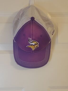 New Era Kids Purple and White Minnesota Vikings Mesh Logo Hat